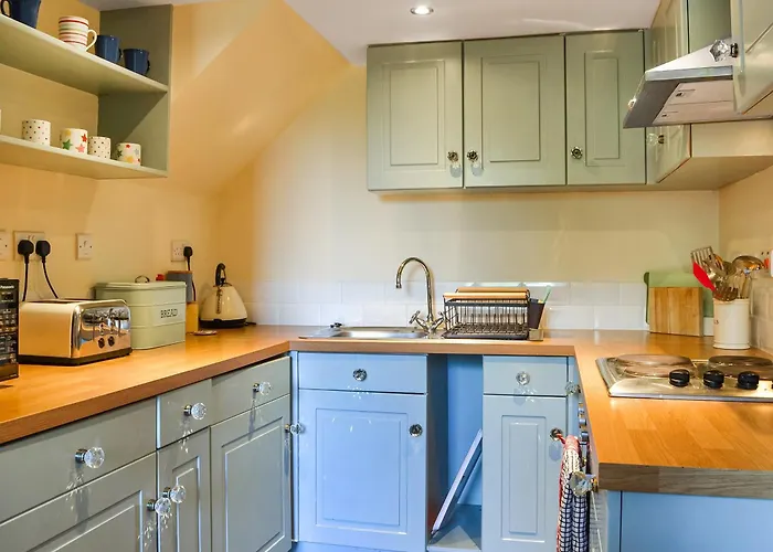 County House - 27911 York