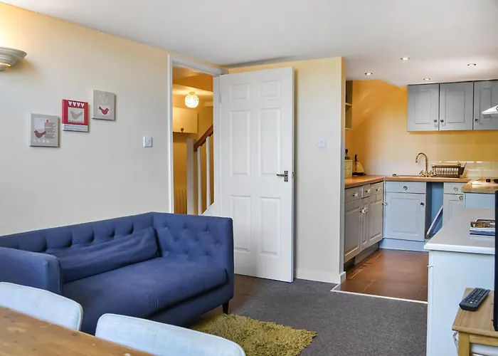 County House - 27911 York